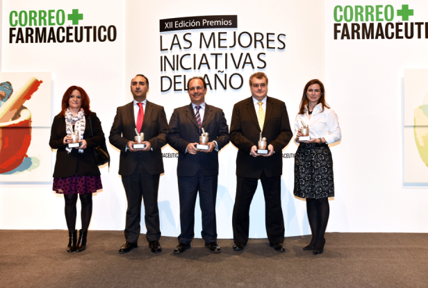 Antoni Torres, recibiendo el premio de Correo Farmacéutico