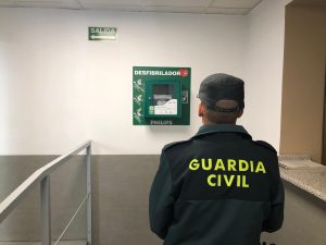 Lee más sobre el artículo La Fundación España Salud instala un desfibrilador en la Dirección General de la Guardia Civil en Madrid