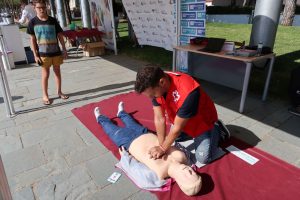 Lee más sobre el artículo Un hombre en parada cardíaca salva la vida en Salt (Girona) gracias a un desfibrilador cedido por la Fundación España Salud